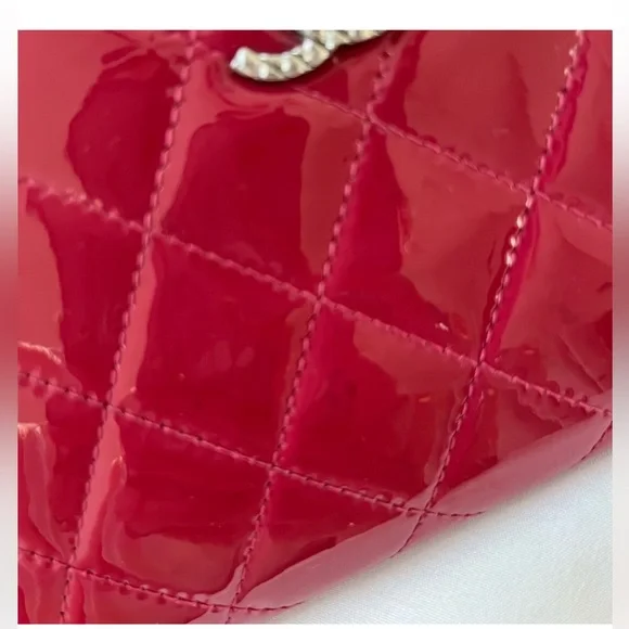 Authentic Chanel zippy wallet - Picture 3 of 13